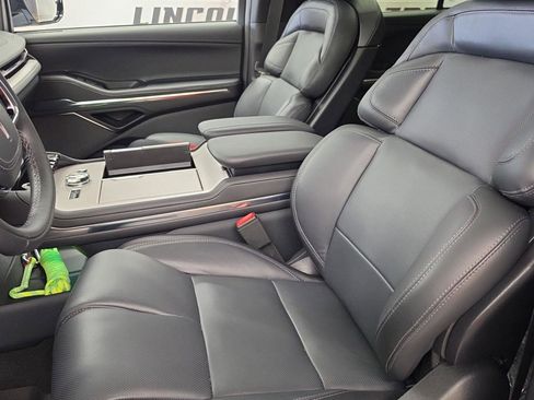 New 2026 Lincoln Navigator Reserve w/ Jet Appearance Package AWD/4WD image 13