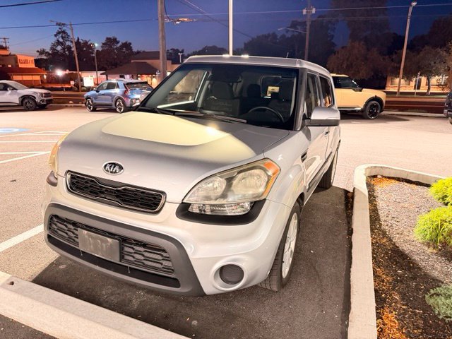 Used 2013 Kia Soul + FWD image 2