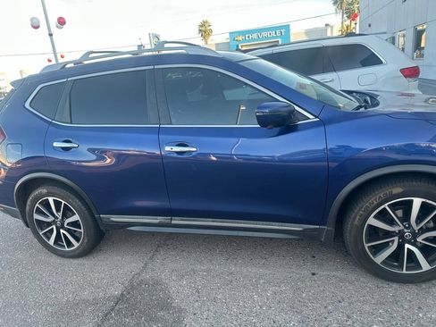 Used 2020 Nissan Rogue SL w/ Premium Package FWD image 3
