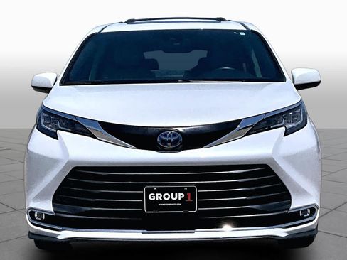 Used 2022 Toyota Sienna XLE FWD image 4