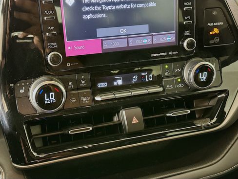 Used 2022 Toyota Highlander XLE image 23