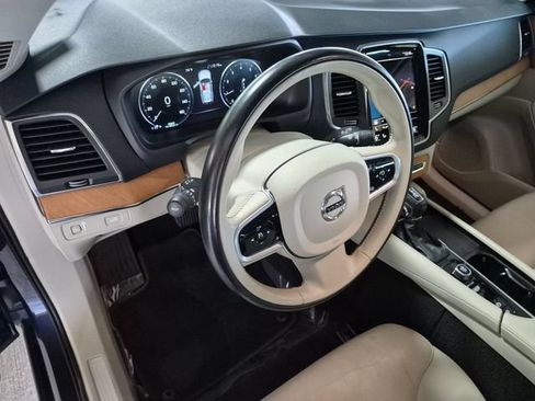 Used 2021 Volvo XC90 T6 Momentum AWD/4WD image 11