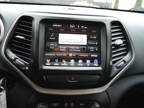 Used 2015 Jeep Cherokee Latitude image 11