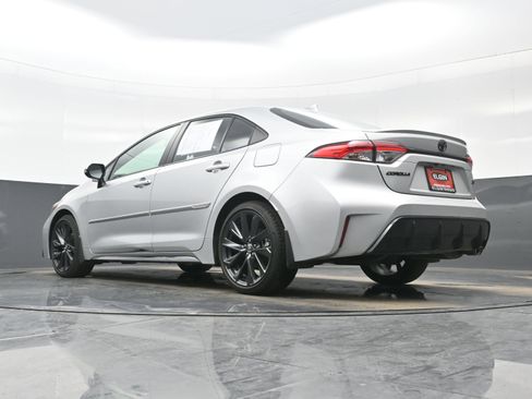 Used 2025 Toyota Corolla SE w/ SE Premium Package image 30