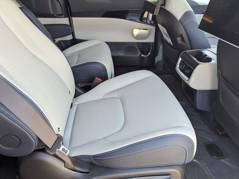 New 2026 Kia Carnival SX Prestige image 11