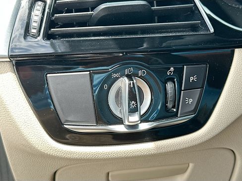 Used 2022 BMW 530i w/ M Sport Package RWD image 10