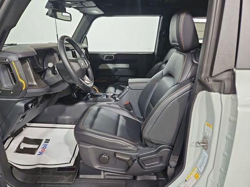 Used 2024 Ford Bronco Badlands w/ Sasquatch Package AWD/4WD image 10