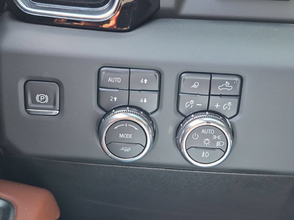 Certified 2025 GMC Sierra 3500 Denali Ultimate AWD/4WD image 16