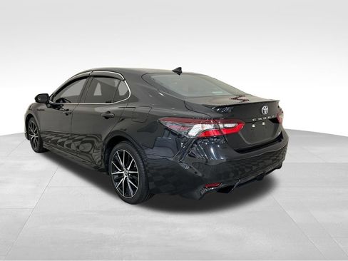 Used 2021 Toyota Camry SE FWD image 3