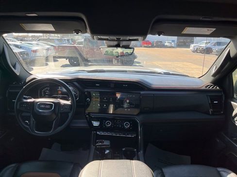 Used 2024 GMC Sierra 1500 AT4 w/ Technology Package image 9