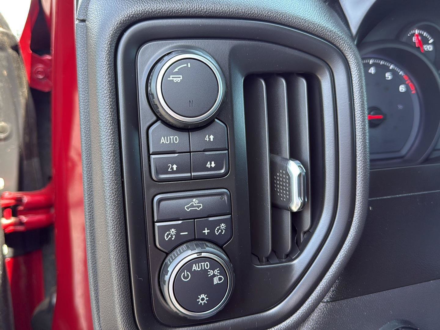 Used 2019 Chevrolet Silverado 1500 Custom Trail Boss w/ Custom Convenience Package AWD/4WD image 12
