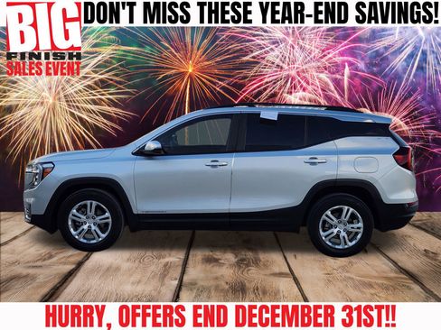 Used 2022 GMC Terrain SLE w/ Driver Convenience Package image 3