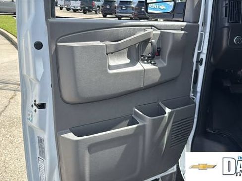 Used 2025 GMC Savana 3500 LT w/ LT Preferred Equipment Group RWD image 7