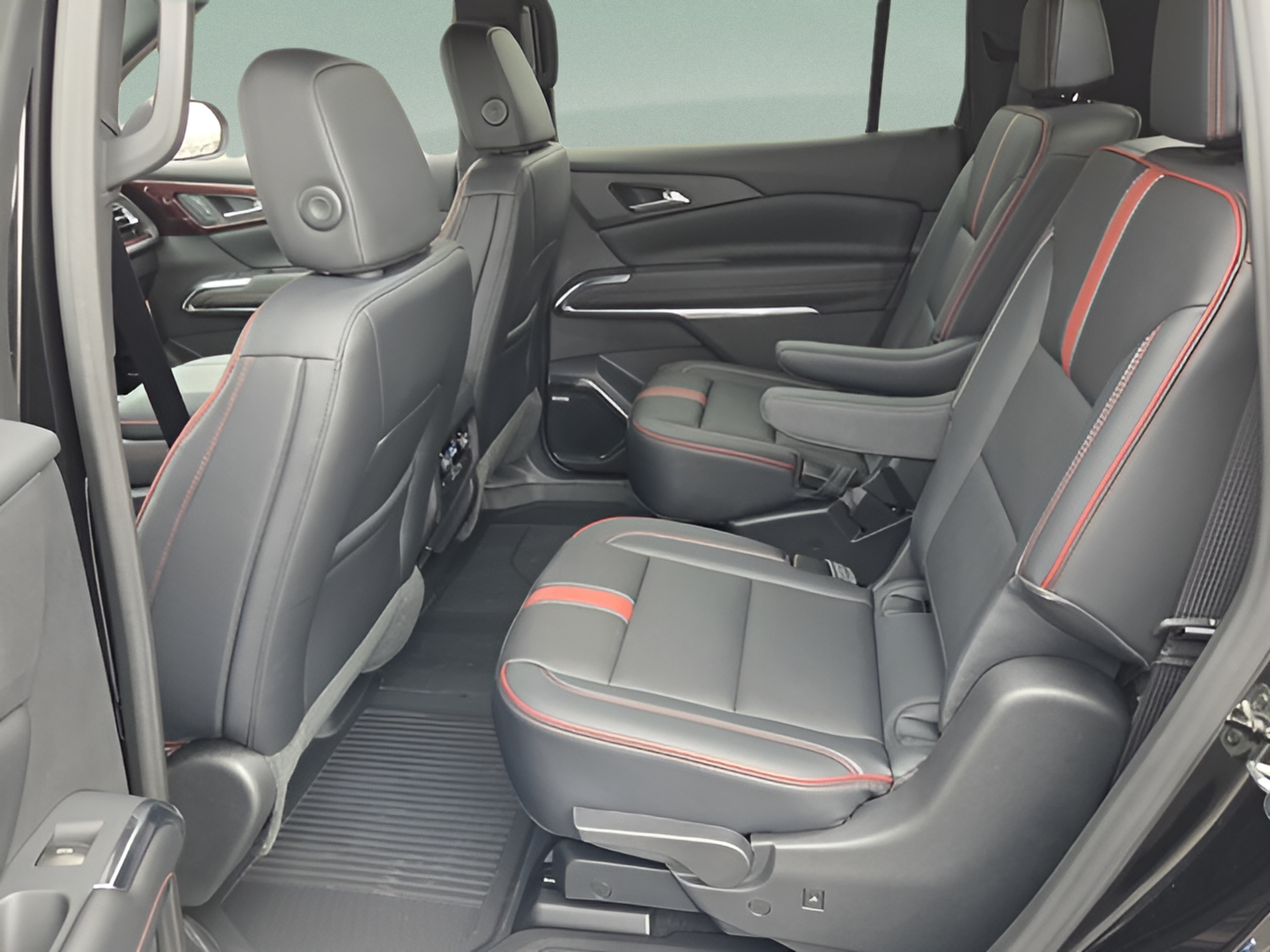 New 2027 Chevrolet Traverse RS w/ LPO, Floor Liner Package FWD image 10