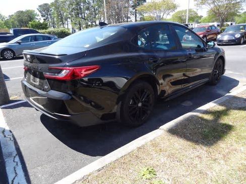 Used 2025 Toyota Camry SE w/ Convenience Package image 5