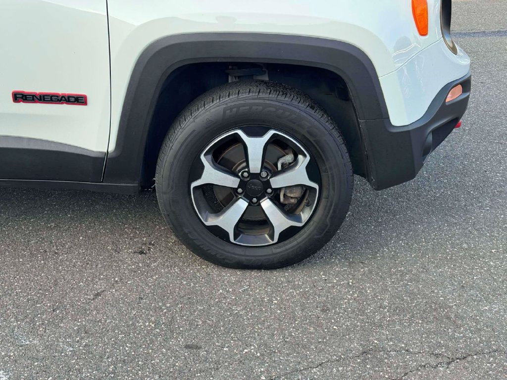 Used 2022 Jeep Renegade Trailhawk w/ Trailer Tow Group AWD/4WD image 9