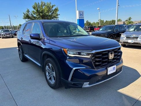 Used 2025 Honda Pilot EX-L image 3