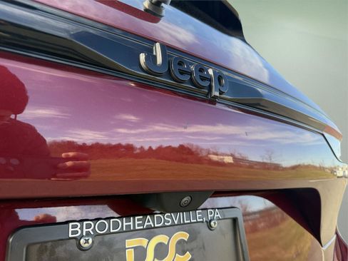 Used 2023 Jeep Grand Cherokee Altitude image 15