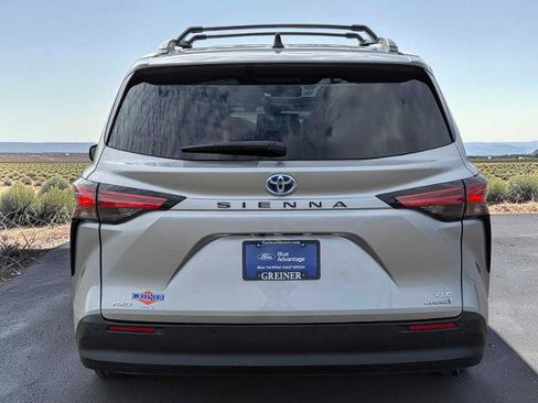 Used 2022 Toyota Sienna XLE AWD/4WD image 5