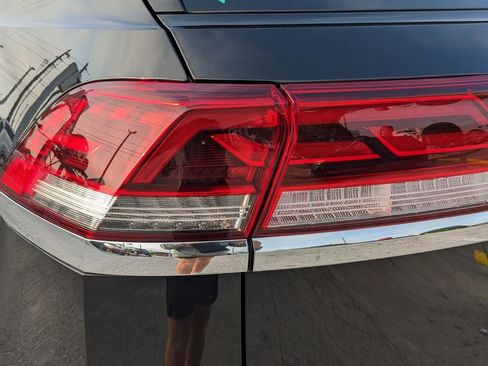 Certified 2025 Volkswagen Atlas Cross Sport SE image 9