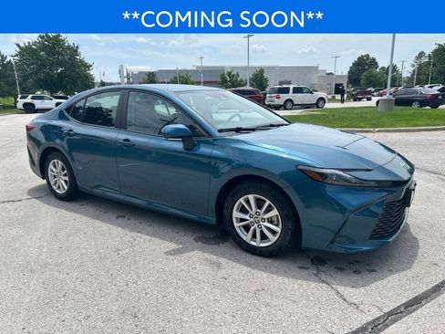 Used 2025 Toyota Camry LE FWD image 2