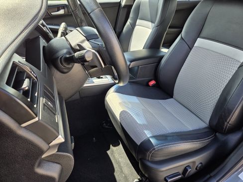 Used 2013 Toyota Camry SE FWD image 22
