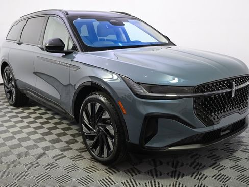 New 2026 Lincoln Nautilus Reserve image 8