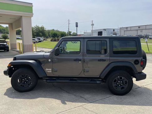 Used 2018 Jeep Wrangler Unlimited Sport AWD/4WD image 6