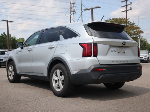 Used 2021 Kia Sorento LX FWD image 3