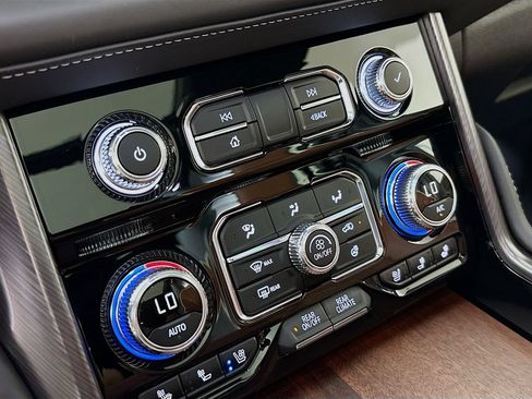 Certified 2024 GMC Yukon Denali Ultimate AWD/4WD image 20