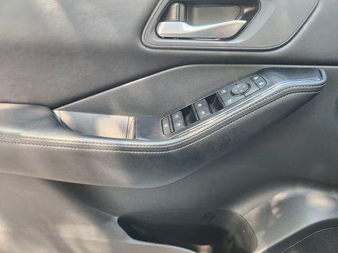 Used 2025 Nissan Rogue SV FWD image 21