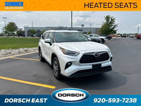 Used 2022 Toyota Highlander XLE AWD/4WD image 4
