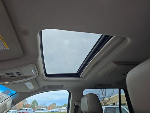 Used 2017 Chevrolet Tahoe LT w/ LT Signature Package image 29