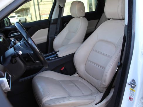 Used 2018 Jaguar F-PACE Prestige image 9