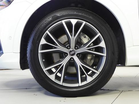 Used 2023 Audi Q8 Premium Plus w/ Premium Plus Package AWD/4WD image 5