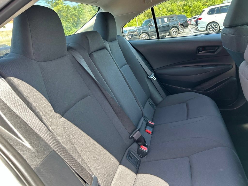 Used 2025 Toyota Corolla LE FWD image 33