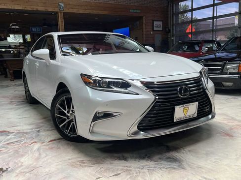 Used 2018 Lexus ES 350 w/ Luxury Package w/Wood Trim FWD image 4