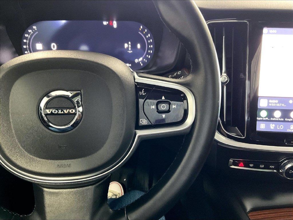 Used 2025 Volvo V60 B5 Cross Country Plus AWD/4WD image 23