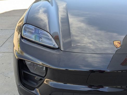 New 2026 Porsche Macan 4 Electric image 12