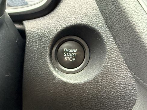 Used 2025 Toyota Corolla Cross XLE FWD image 24
