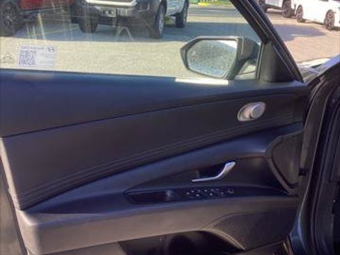 Used 2025 Hyundai Elantra SEL FWD image 13