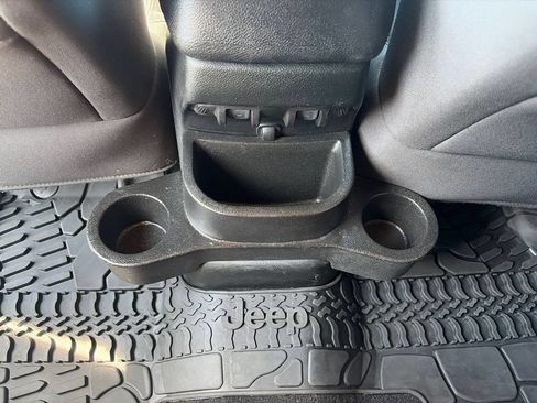 Used 2017 Jeep Wrangler Unlimited Sport w/ Quick Order Package 24S AWD/4WD image 20