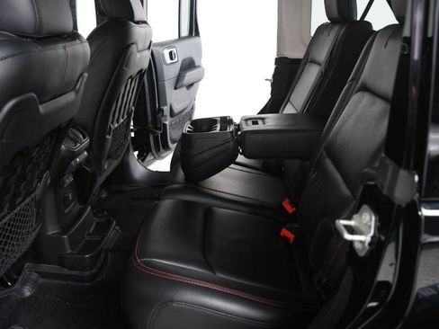 Used 2018 Jeep Wrangler Unlimited Rubicon AWD/4WD image 37