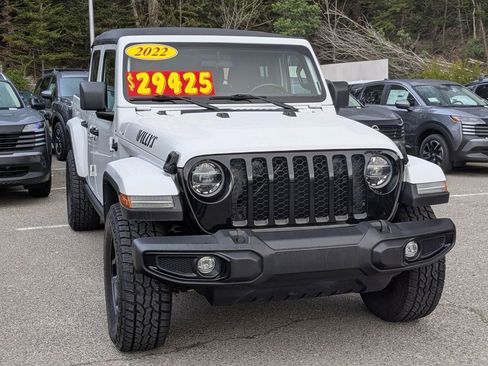 Used 2022 Jeep Gladiator Willys image 3