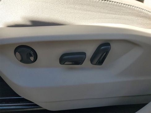 Certified 2025 Volkswagen Atlas SE image 21