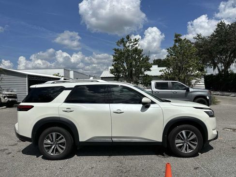 Used 2023 Nissan Pathfinder SL AWD/4WD image 7