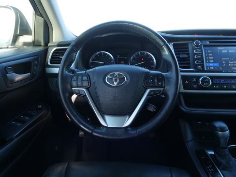 Used 2017 Toyota Highlander Limited Platinum image 21