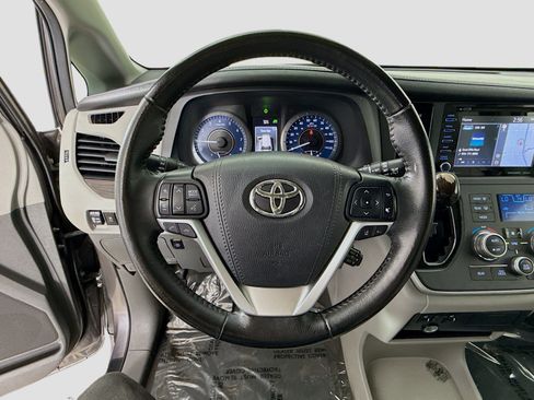 Used 2020 Toyota Sienna XLE w/ XLE Navigation Package AWD/4WD image 13
