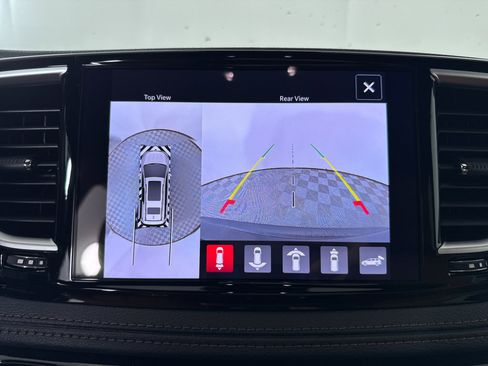 New 2026 Chrysler Pacifica Pinnacle image 9