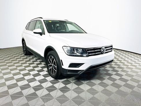 Used 2021 Volkswagen Tiguan SE w/ Panoramic Sunroof Package FWD image 3